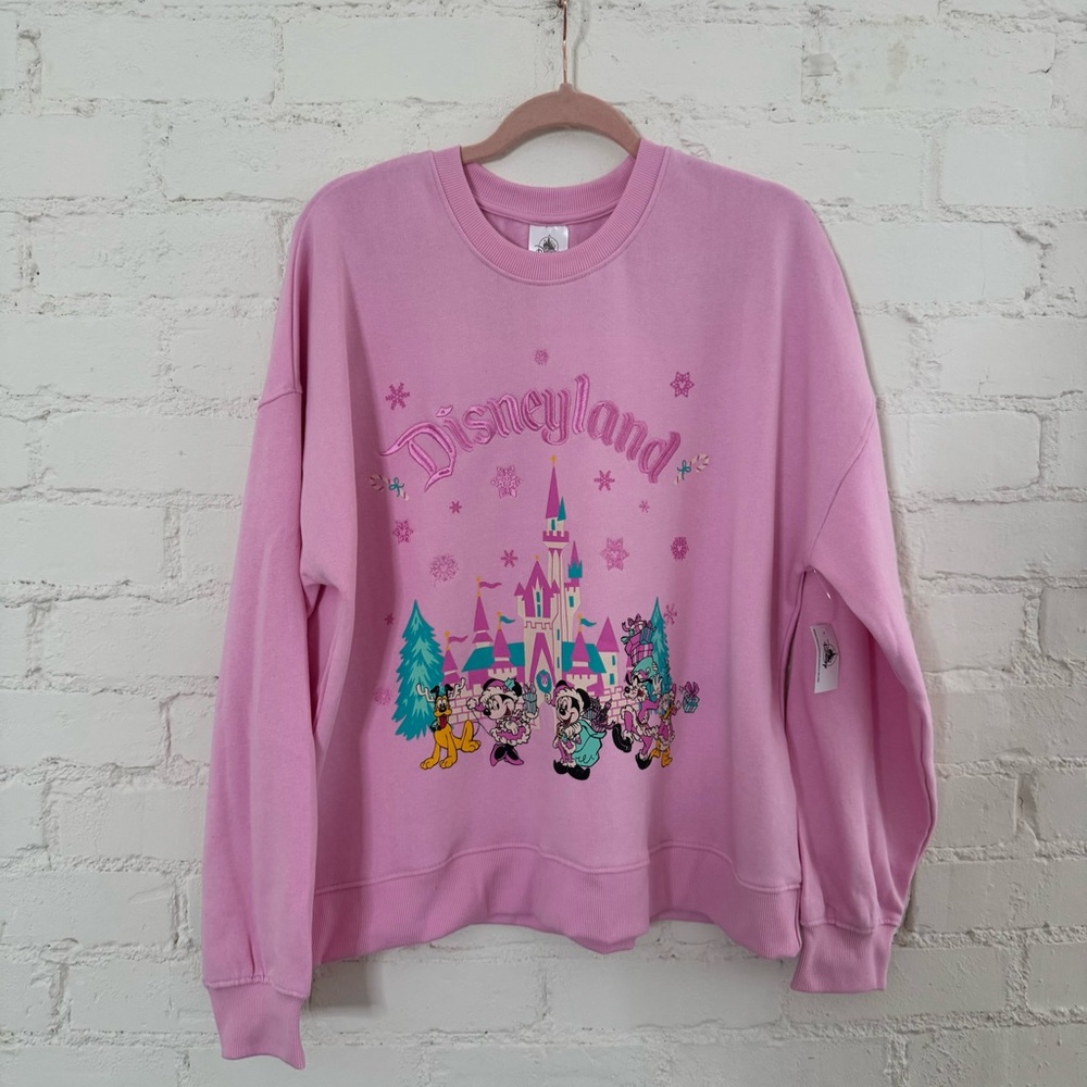 Pink Disneyland Christmas 2025 Sweatshirt NWT 🎄💖